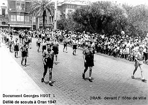 Oran - Place d'Armes - Devant Hetel de Ville - Scouts - 1947